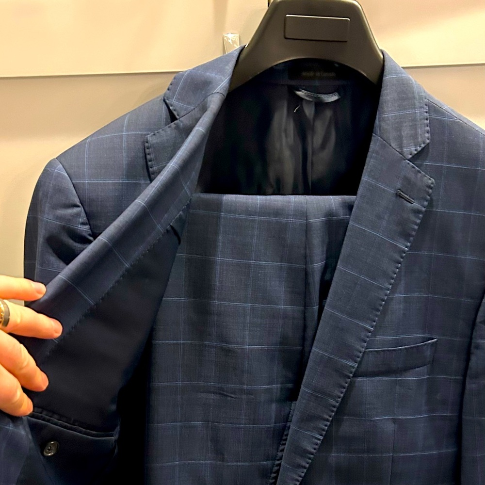 Beautiful modern blue suit from Franklin Tailored size 42R